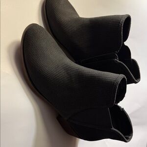 Kensie Black Textured Knit Chelsea Booties